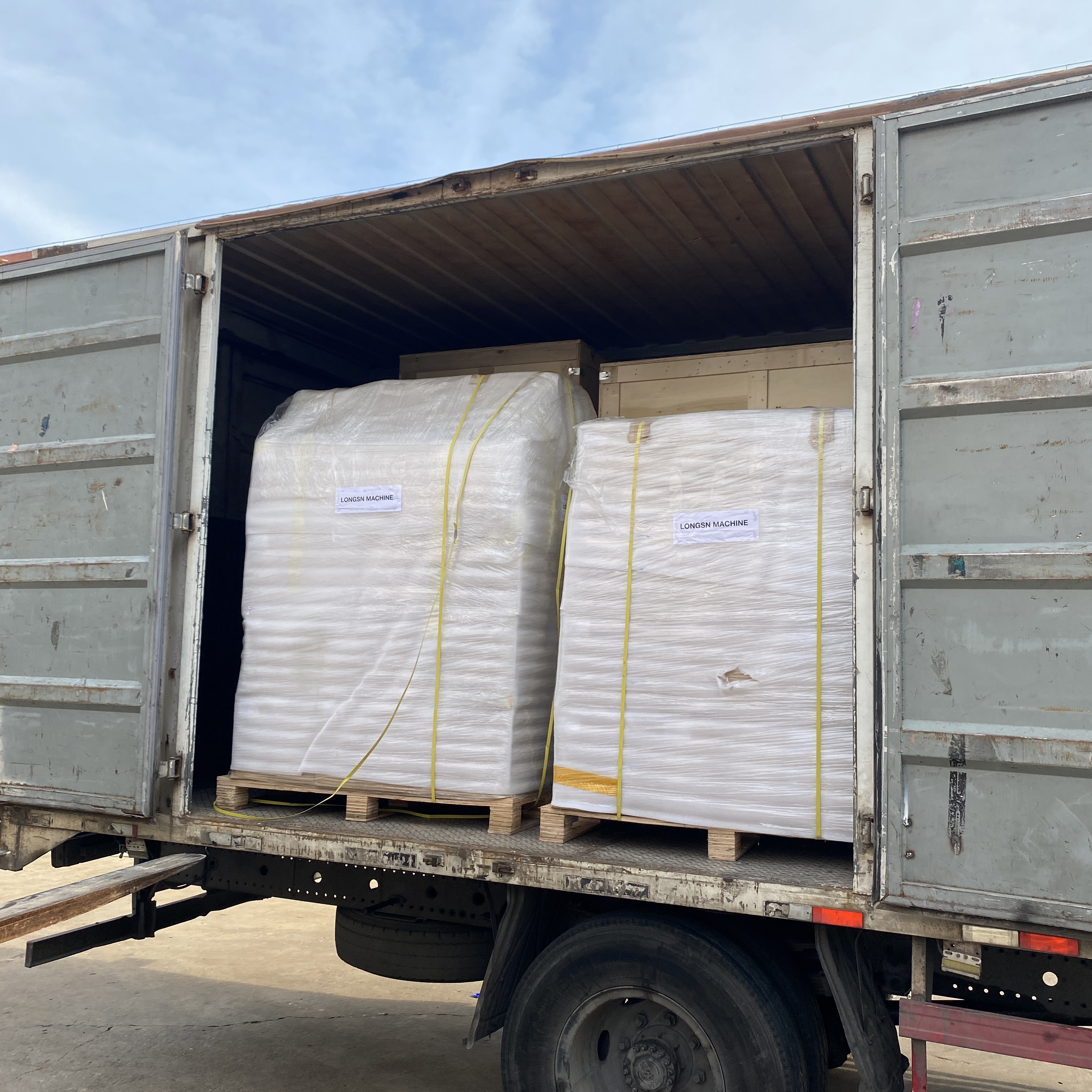 Машина для подкладок к крышке 