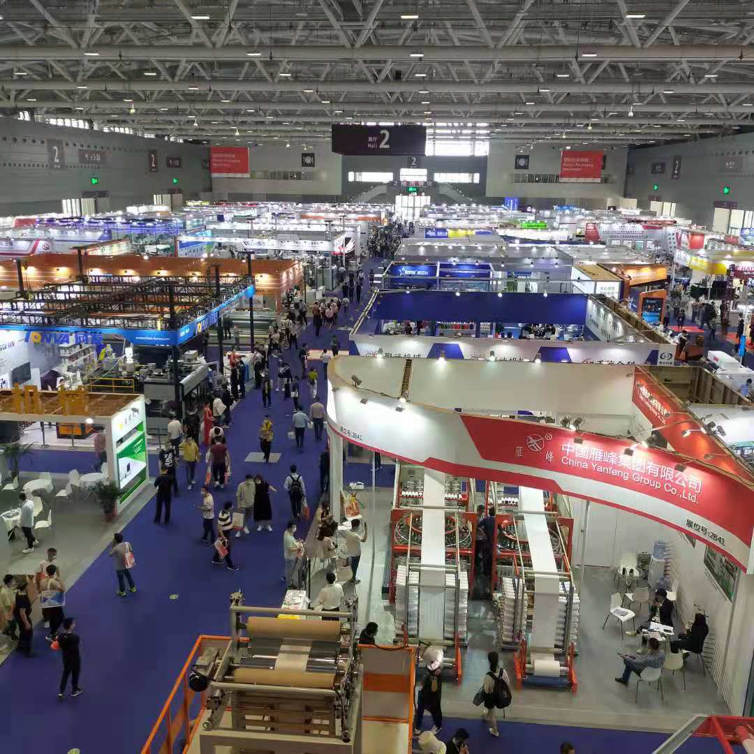 Бутылка в мешках машины