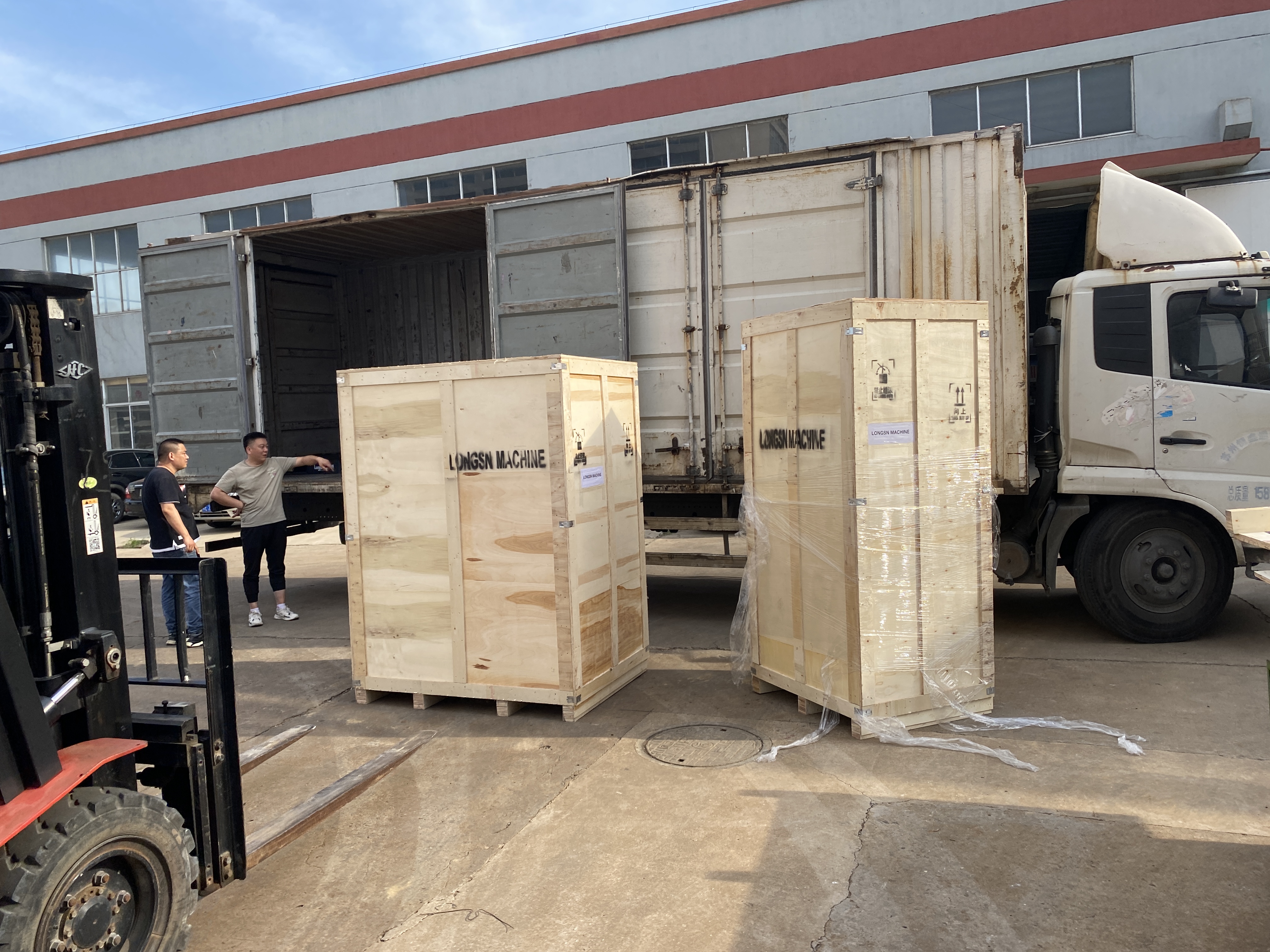 Машина для подкладок к крышке 