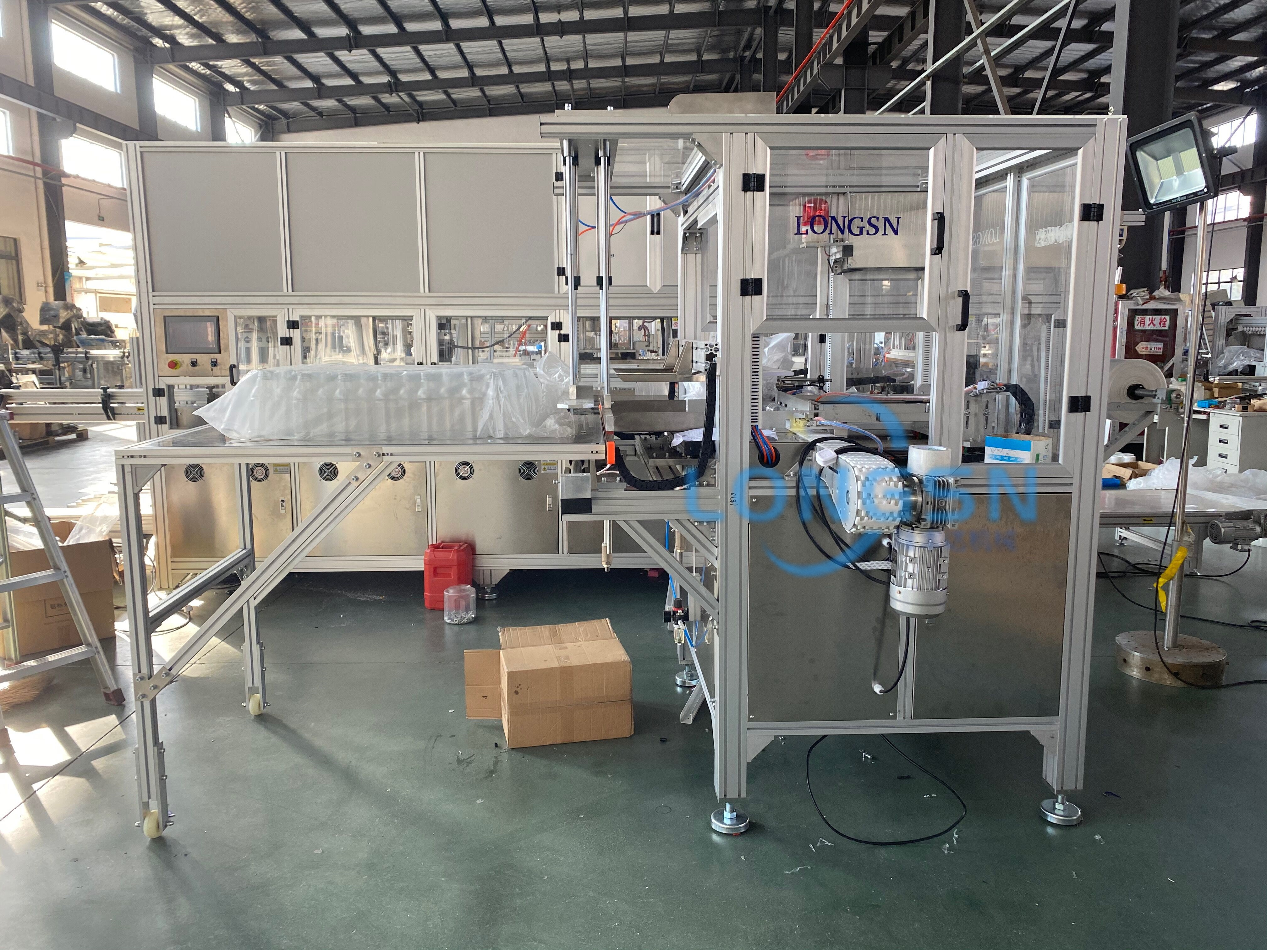 пустая машина для упаковки бутылок 