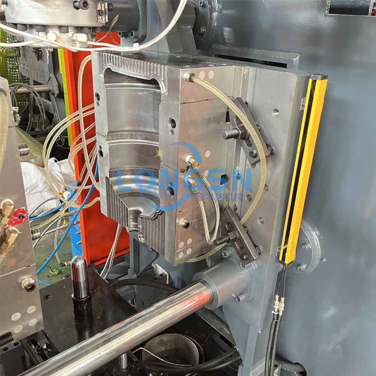 Машина для формования бутылки для ПК