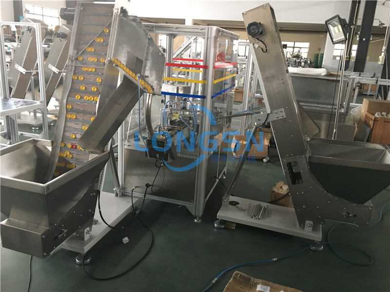 Машина для сборки масляной крышки