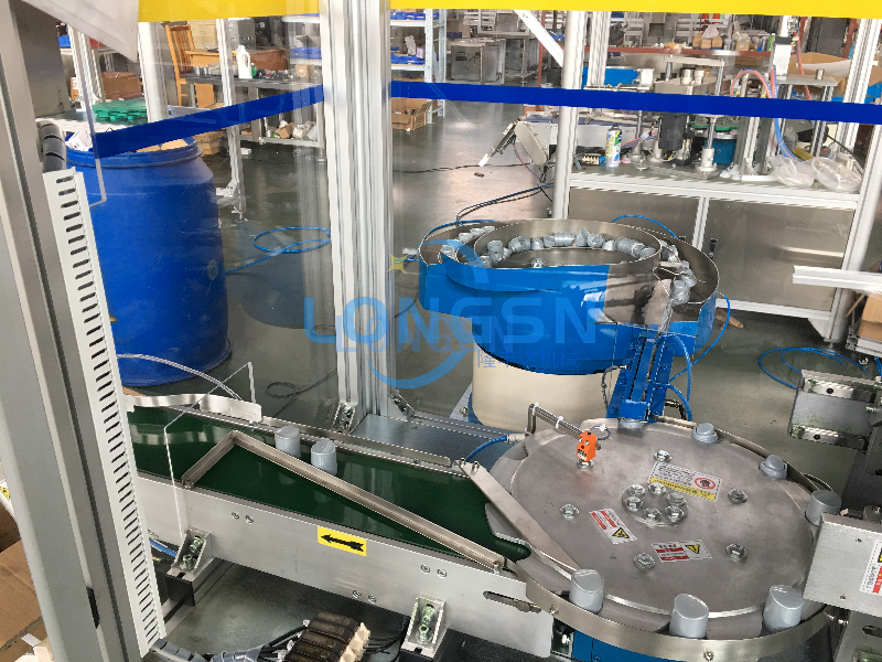 Крышка закрывающая машина