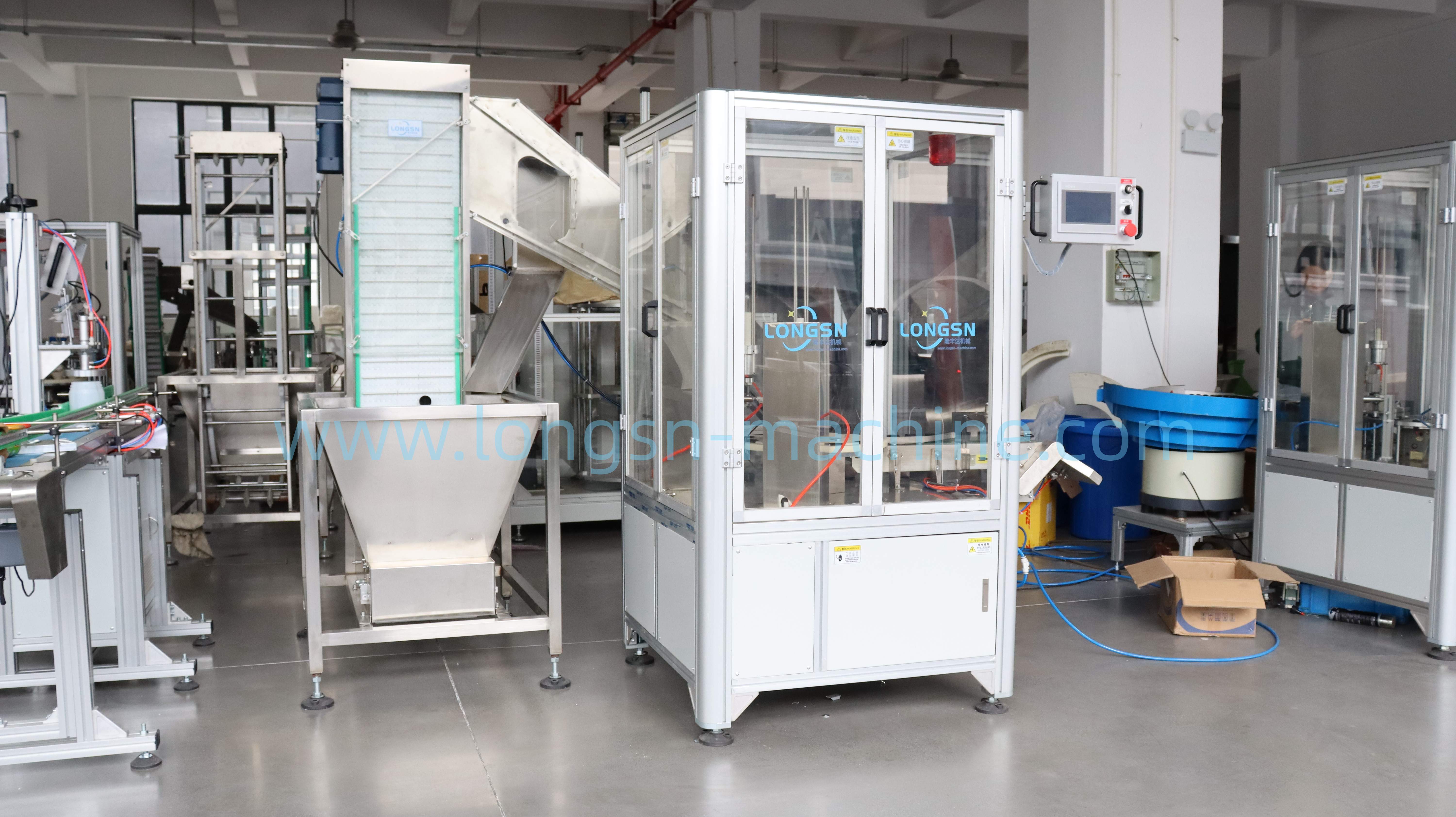 Машина для подкладок крышки